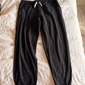 Vuori classic joggers - Women’s medium